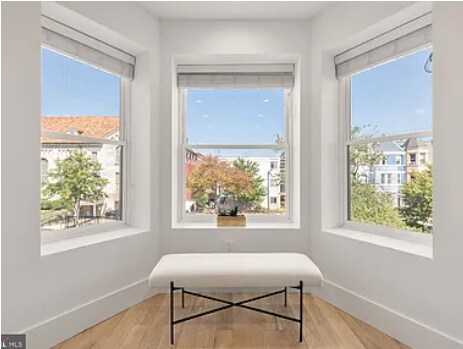 reading nook - 1230 Fairmont St NW