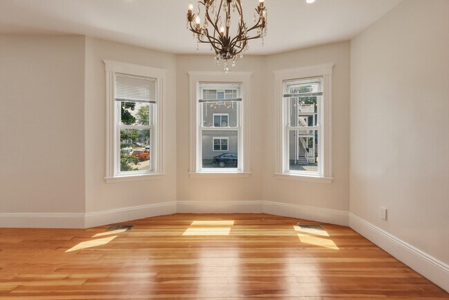 Building Photo - 311 N Harvard St
