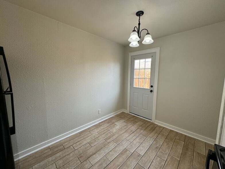 Building Photo - 2316 Andover Dr