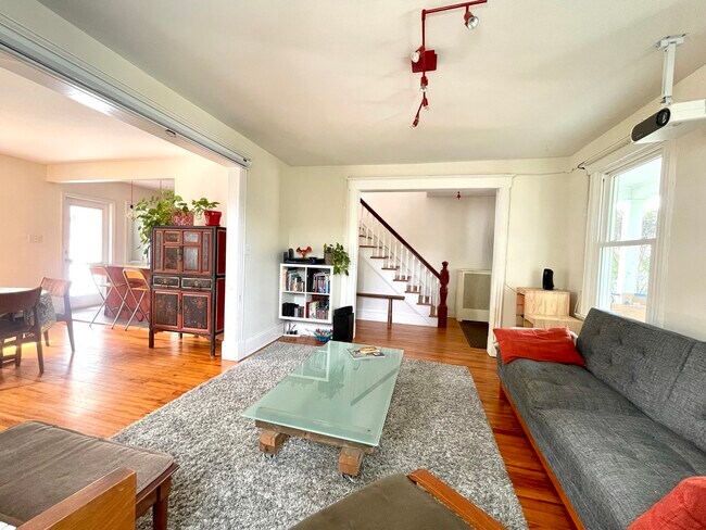 Primary Photo - 420 Montgomery St