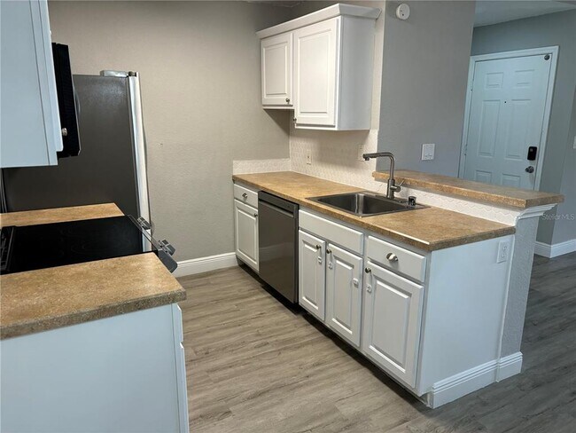 Building Photo - 10263 Gandy Blvd N