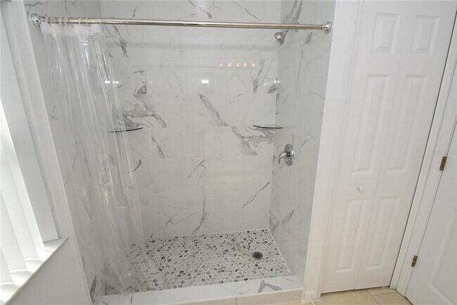 Building Photo - 12 Pierce Ln