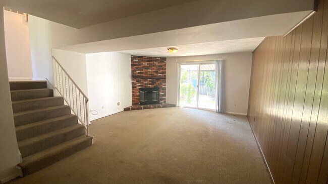 Building Photo - 1408 W Daytona Dr