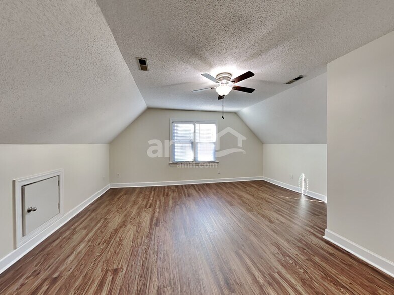 Building Photo - 4804 Forest Highland Dr