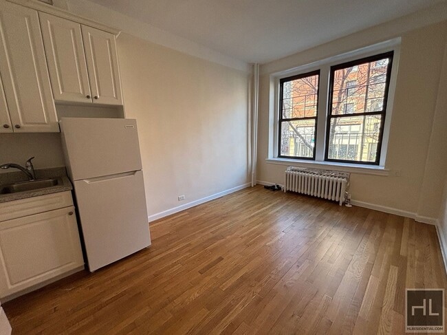 Building Photo - 53 W 72nd St