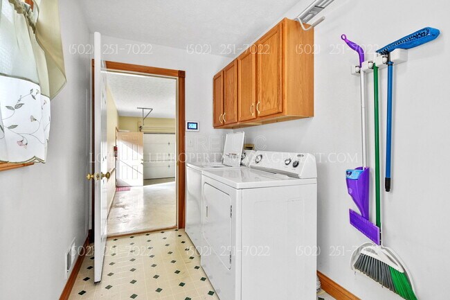 Building Photo - 1001 Navajo Dr