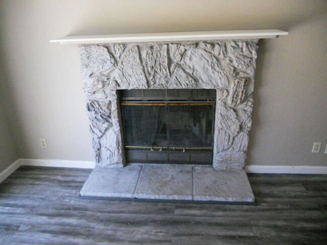 Building Photo - Single story 3 br/2bath/2car Home