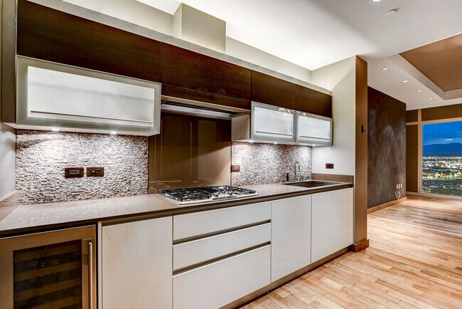 Building Photo - Waldorf Astoria 2711-City/Mtn views from t...