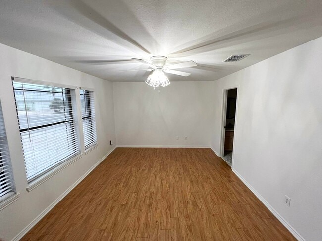 Building Photo - 15334 Barataria Dr