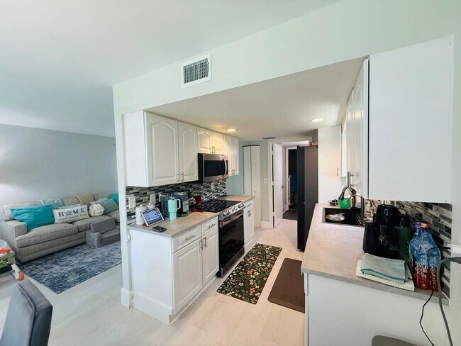 Building Photo - 5831 Thisledown Ct