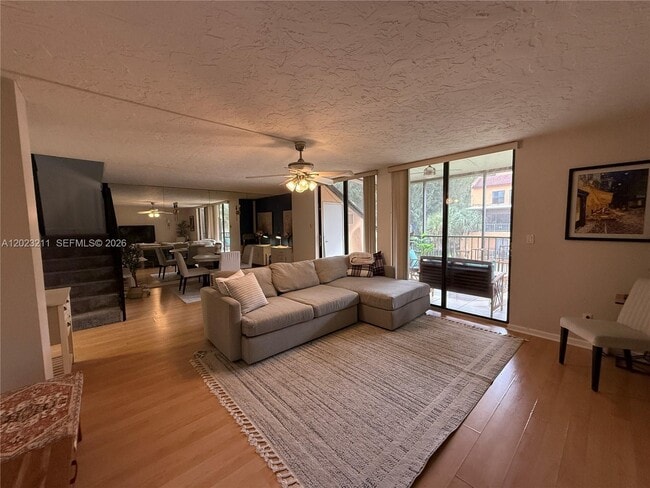 Building Photo - 450 Commodore Dr