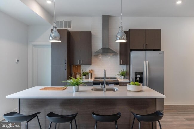 Building Photo - 710 N 16th St