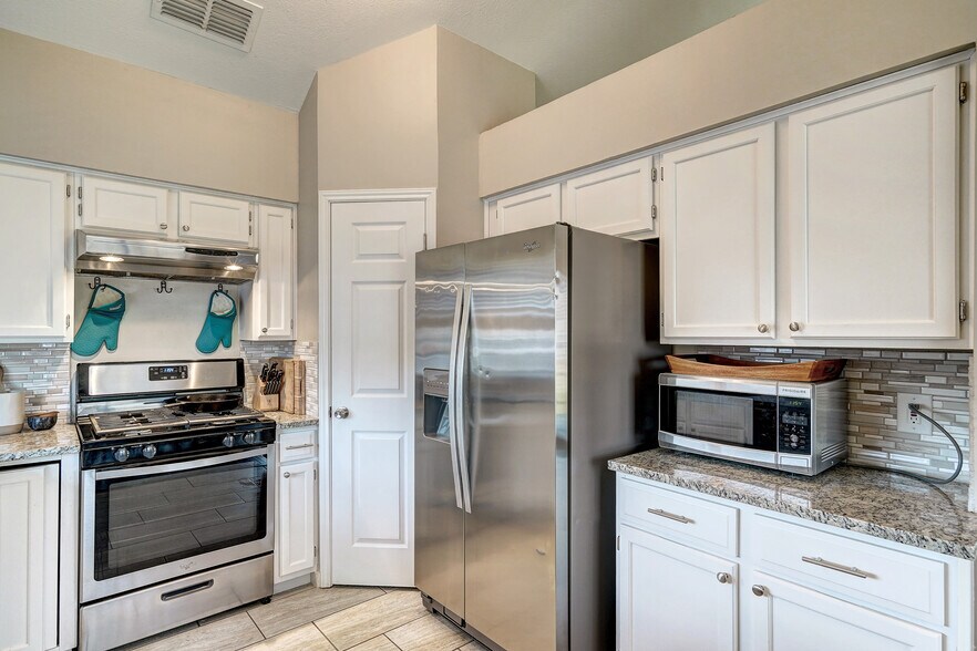 Building Photo - 1307 Rambling Cv