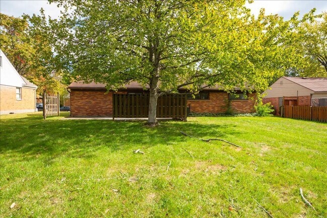 Building Photo - **Charming Family Home in Top-Rated School...