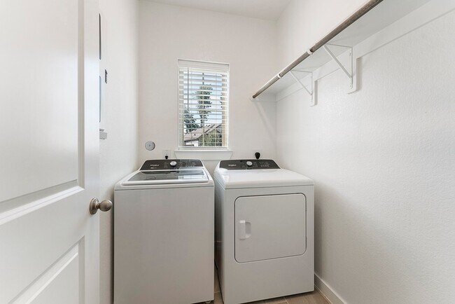 Building Photo - 421 Soapberry Tree Ct