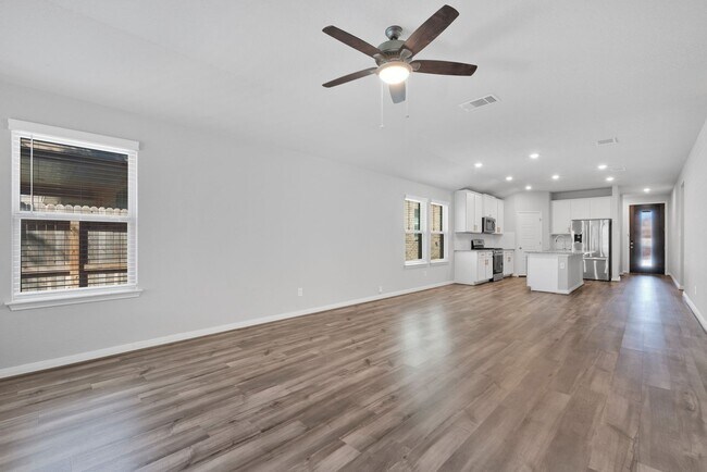 Building Photo - Charming 4-Bedroom 3-Bathroom Home in Westpointe – Community Amenities & Prime Location!