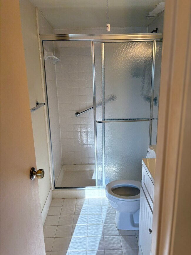 Building Photo - 503 Shady Pine Way