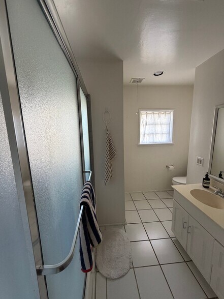 Building Photo - 9969 Robbins Dr