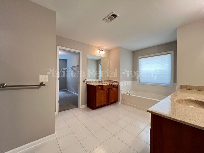 Building Photo - 3080 Whitfield Ave