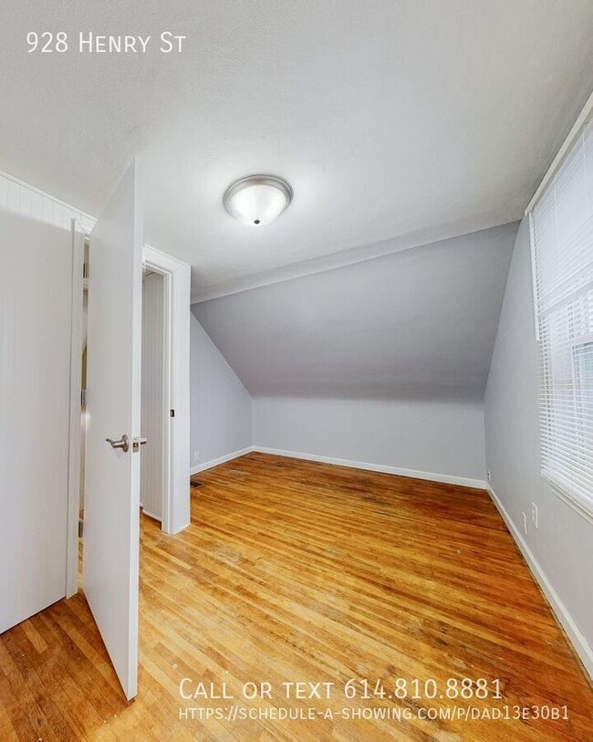 Building Photo - 928 Henry St