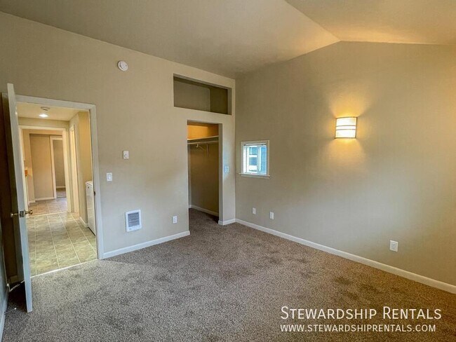 Building Photo - 2960 Alder St