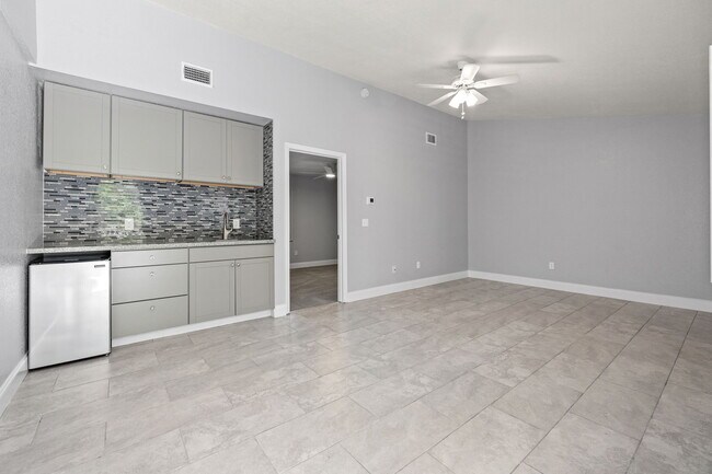 Building Photo - 487 Pinellas Bayway S