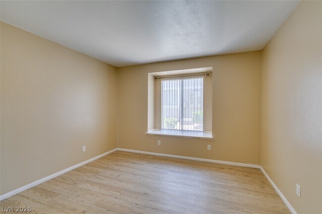Building Photo - 7300 W Pirates Cove Rd