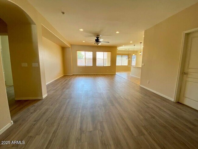 Building Photo - 2127 W Maya Way