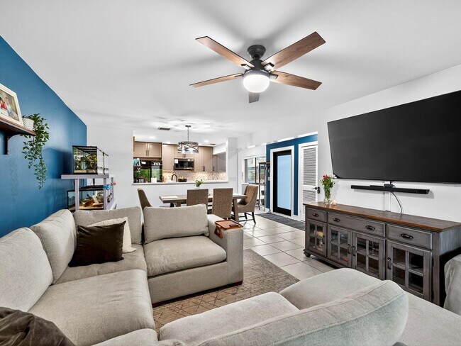 Building Photo - 8009 NW 71st Ct