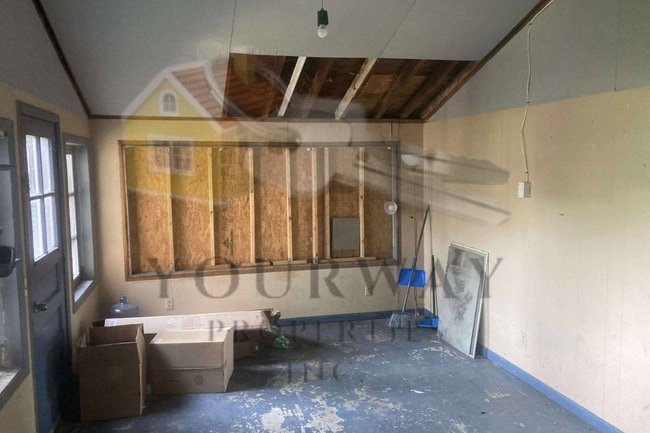 Building Photo - 883 Brown Rd