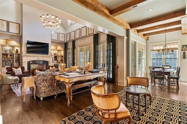 Building Photo - 5000 Long Island Dr