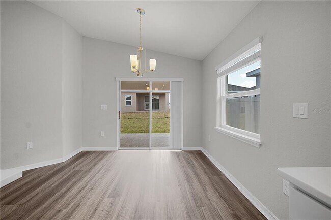 Building Photo - 1460 Fleur Dr