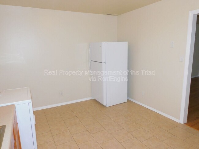 Building Photo - 2405 E Florida St
