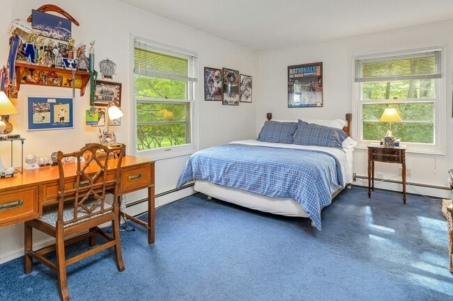Building Photo - 261 Linden Tree Rd