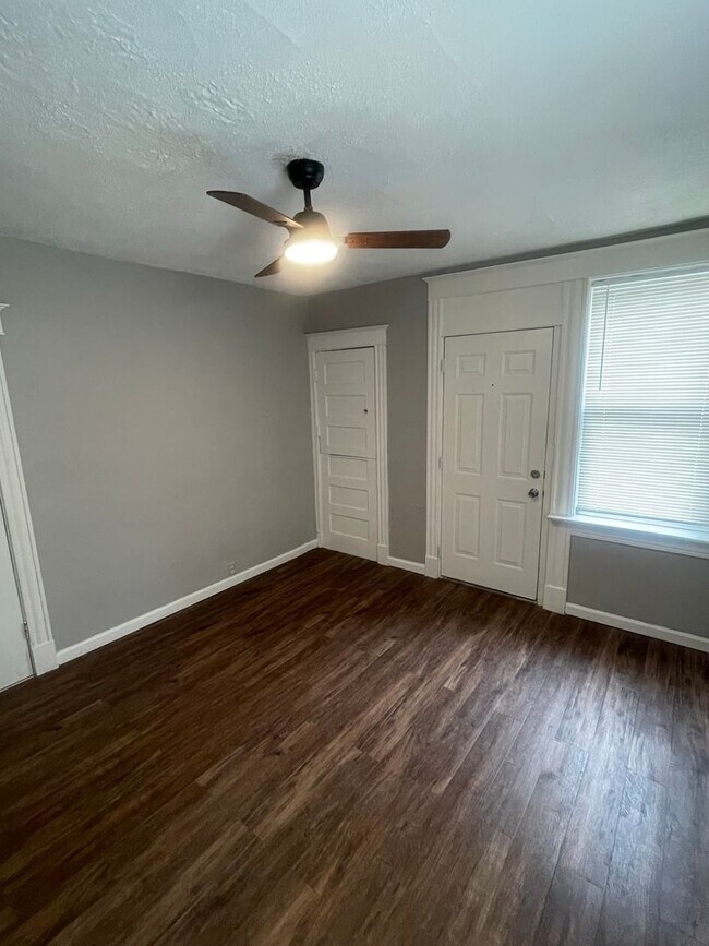Building Photo - Available Now! One Bedroom Apartment with ...