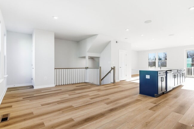 Building Photo - 1017 Venifena Terrace SE