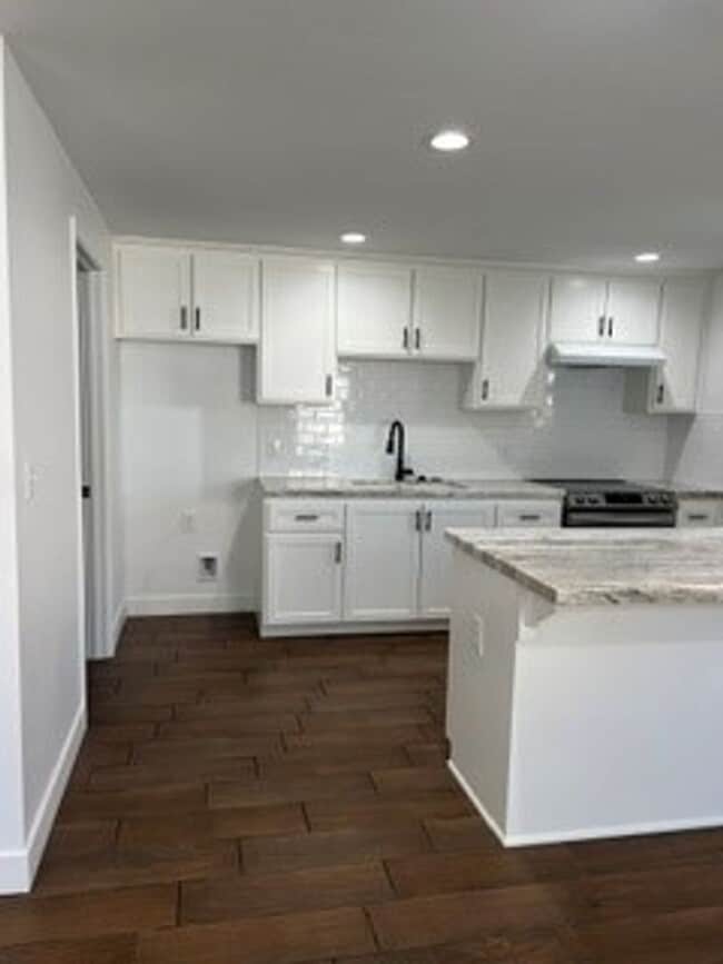 Building Photo - 2701 San Emidio St