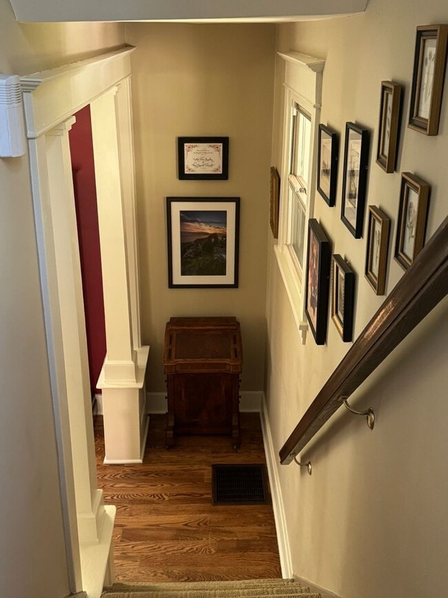 Building Photo - Charming 3-Bedroom Home in Desirable Allis...