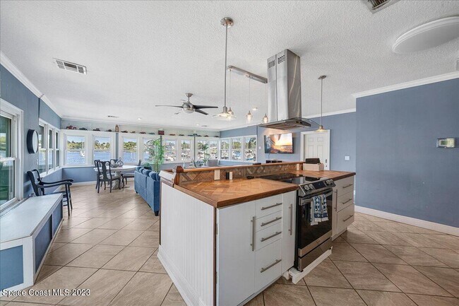 Building Photo - 973 N Harbor City Blvd