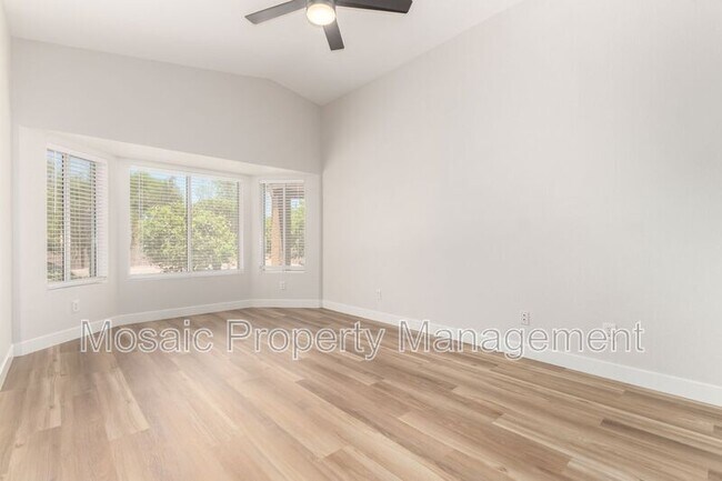 Building Photo - 2252 E Ross Ave