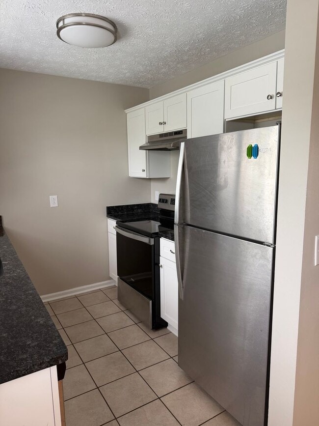 Building Photo - Spacious 2-Bedroom Townhouse with Garage