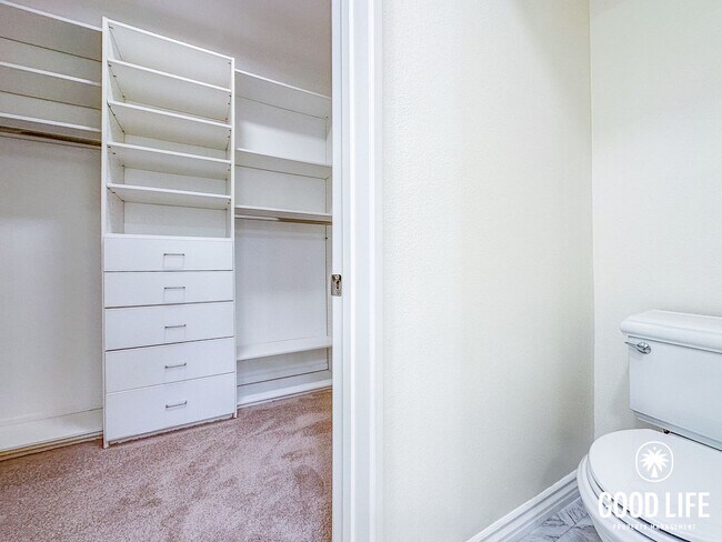Building Photo - OC: Spacious 2BD/2.5BA Condo in Irvine with Resort-Style Amenities, Private Balcony & In-Unit Lau...