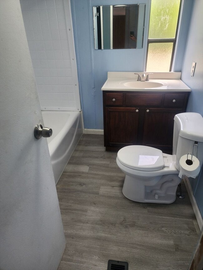 Building Photo - 3 Bedroom, 2 Bathroom Rental NOW Available!