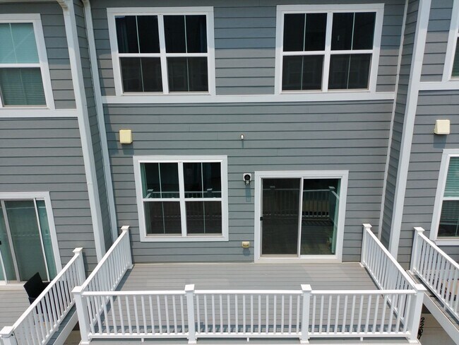 Building Photo - 2209 Swallowtail Ln