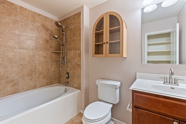 Building Photo - Beautiful 3 bedroom, 2 bathroom home in Southeast Austin!!!