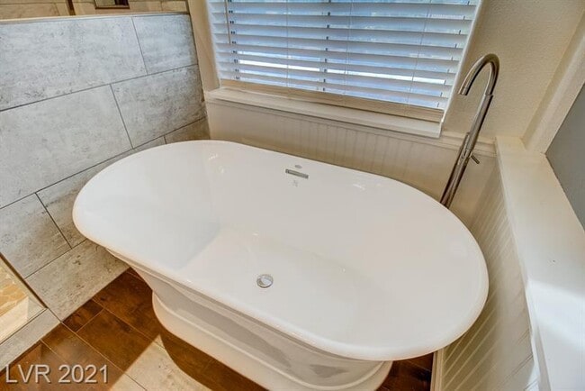 Building Photo - 5597 Jelsma Ave