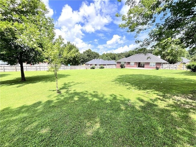 Building Photo - 208 Tunbridge Dr