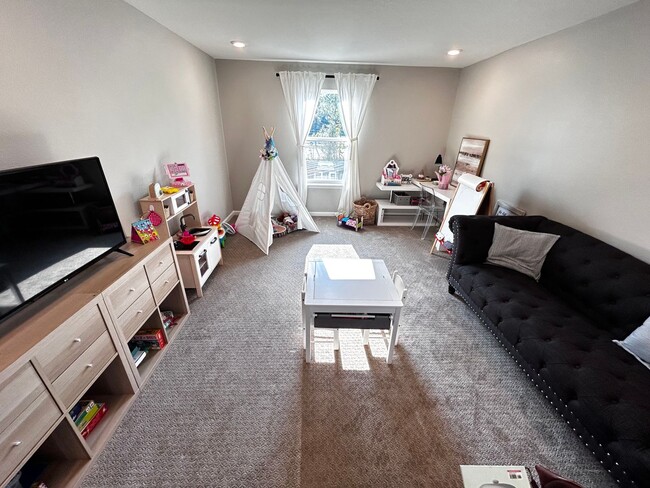 Building Photo - ? Immaculate 4 Bedroom, 3 Bath Home in Sto...