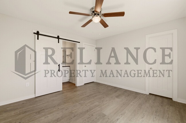 Building Photo - 622 W 50th St S