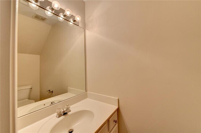Building Photo - 4006 Edgecomb Dr